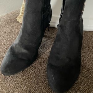 Karen Scott ankle boots suede type material. Gently used.